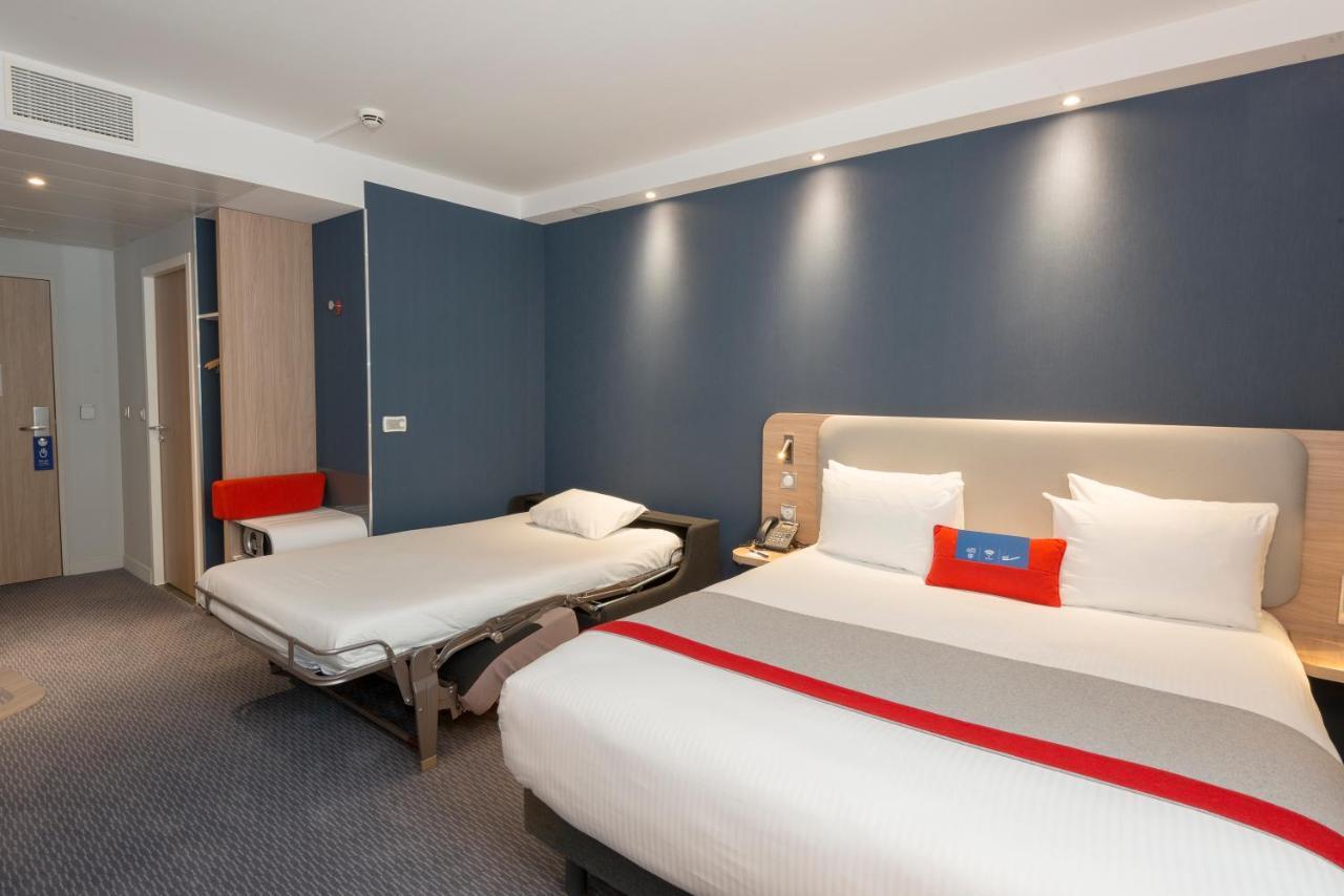 Holiday Inn Express Paris - Velizy By Ihg Екстериор снимка