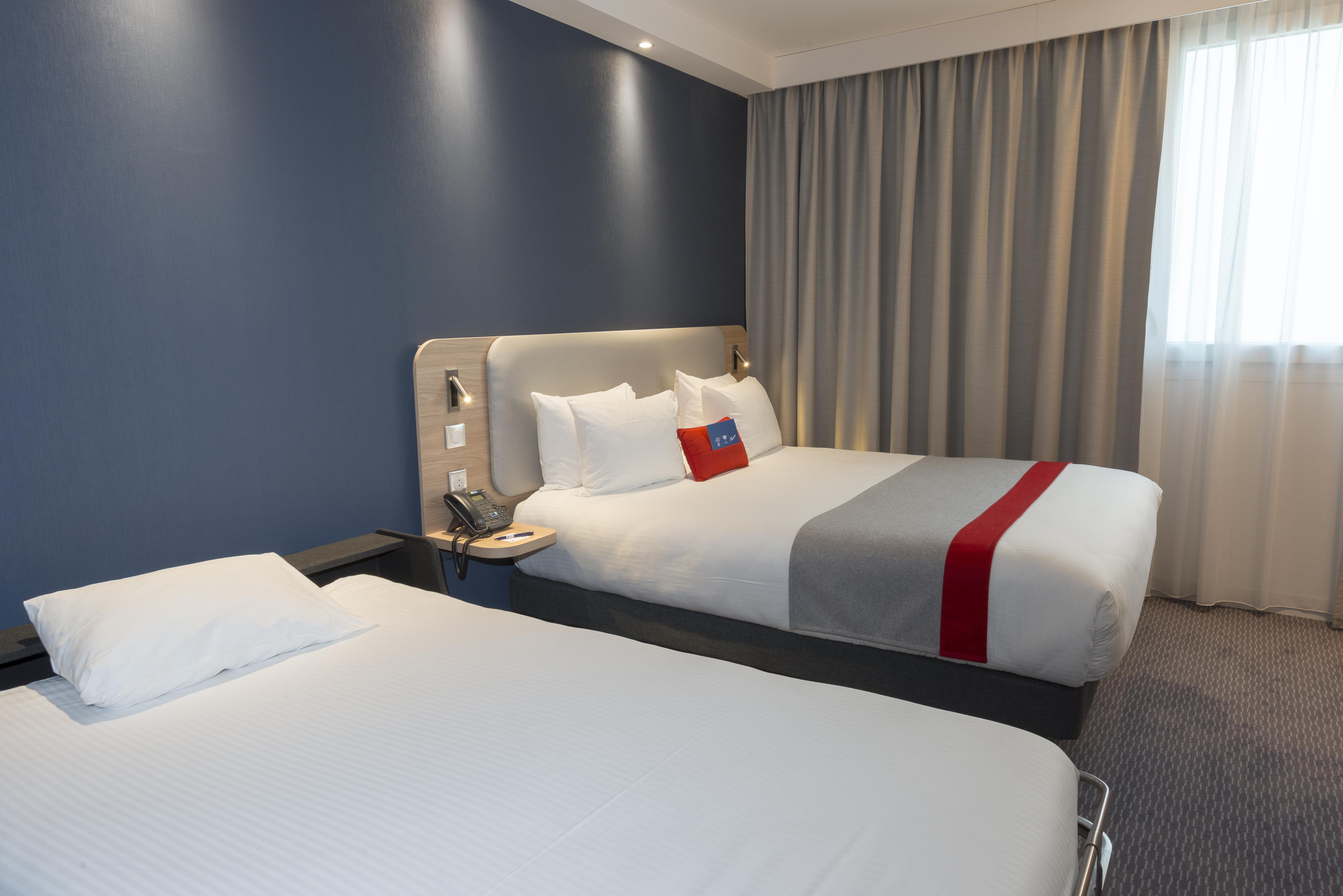 Holiday Inn Express Paris - Velizy By Ihg Екстериор снимка