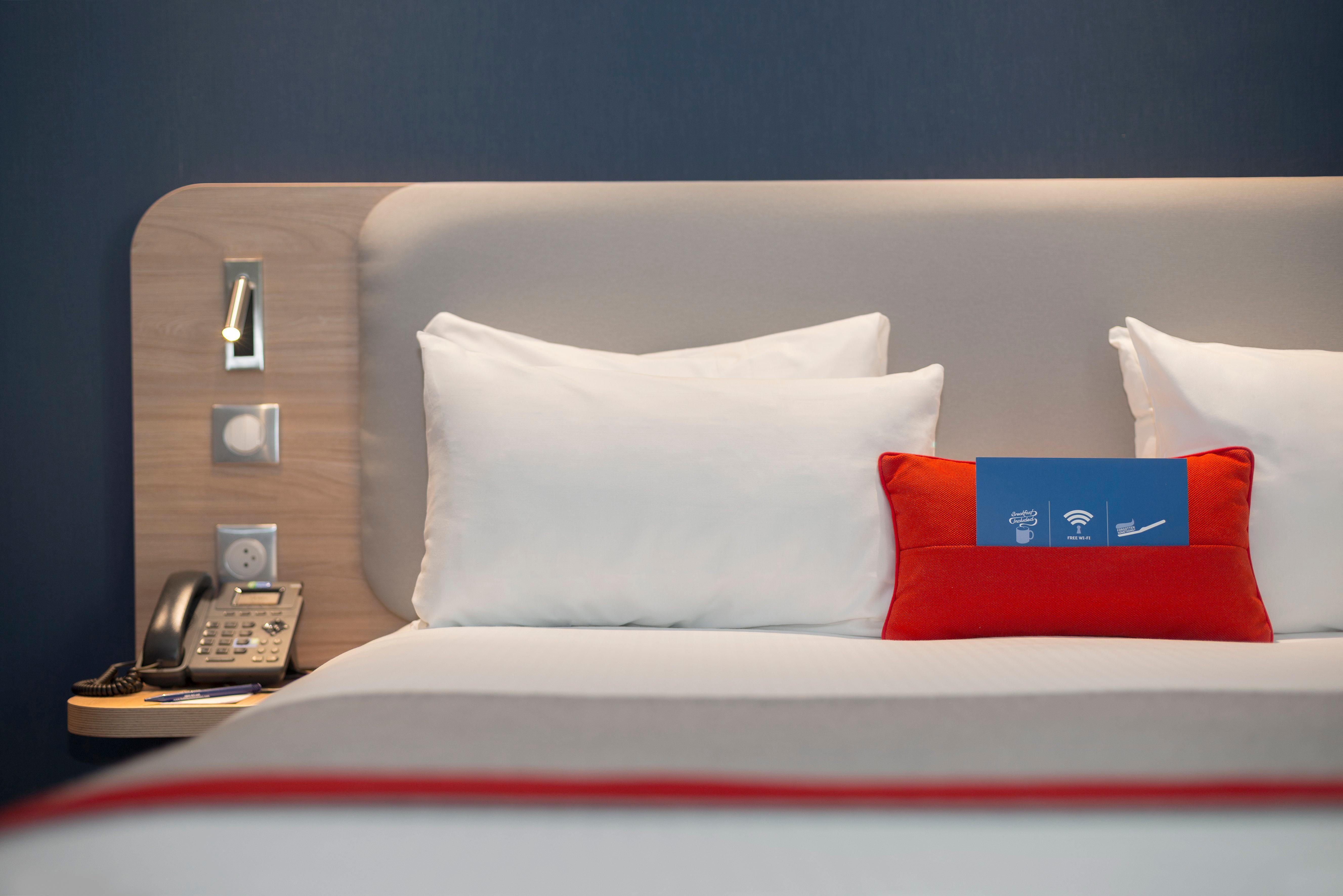 Holiday Inn Express Paris - Velizy By Ihg Екстериор снимка