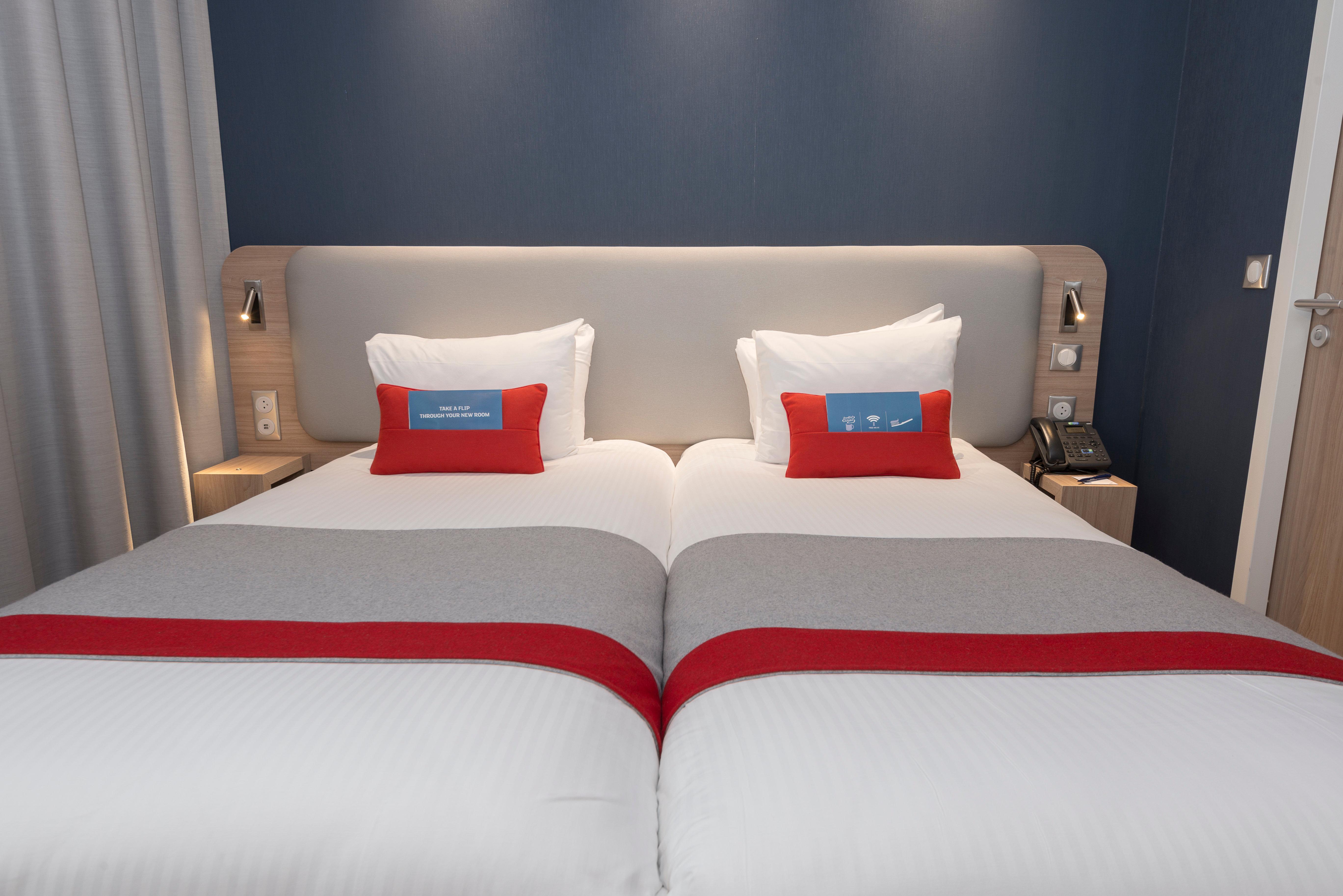 Holiday Inn Express Paris - Velizy By Ihg Екстериор снимка