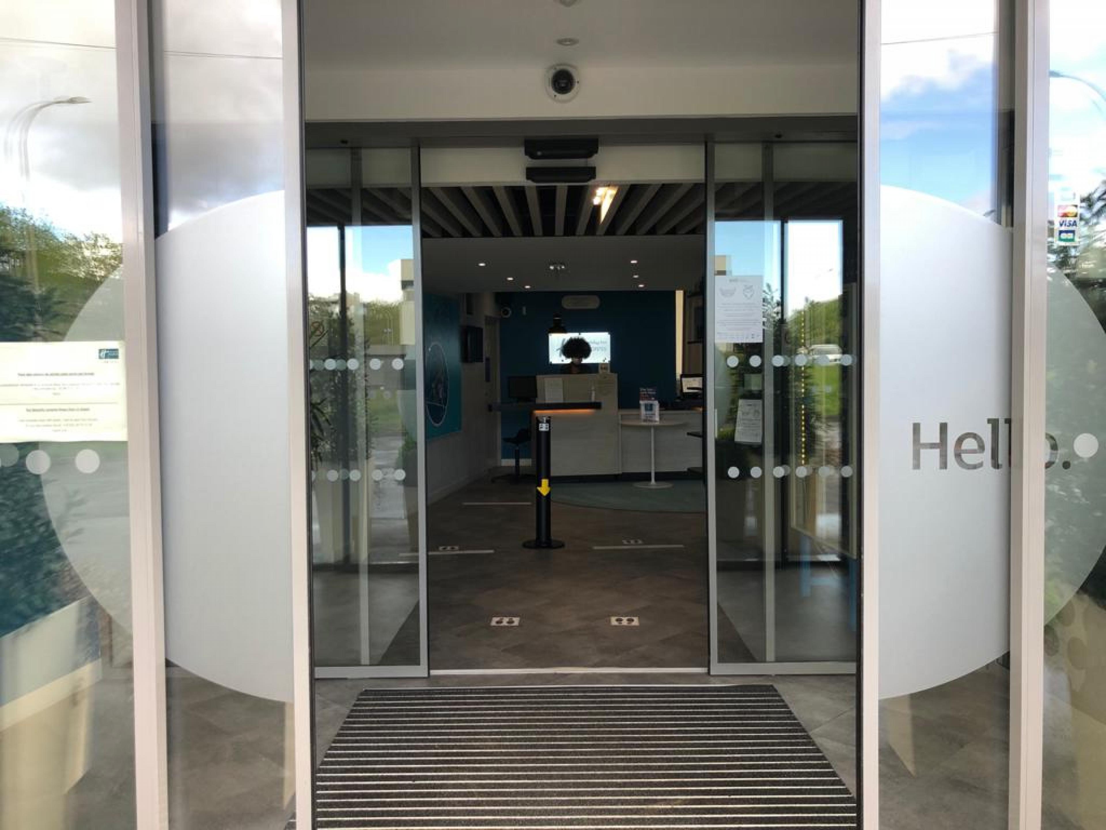 Holiday Inn Express Paris - Velizy By Ihg Екстериор снимка