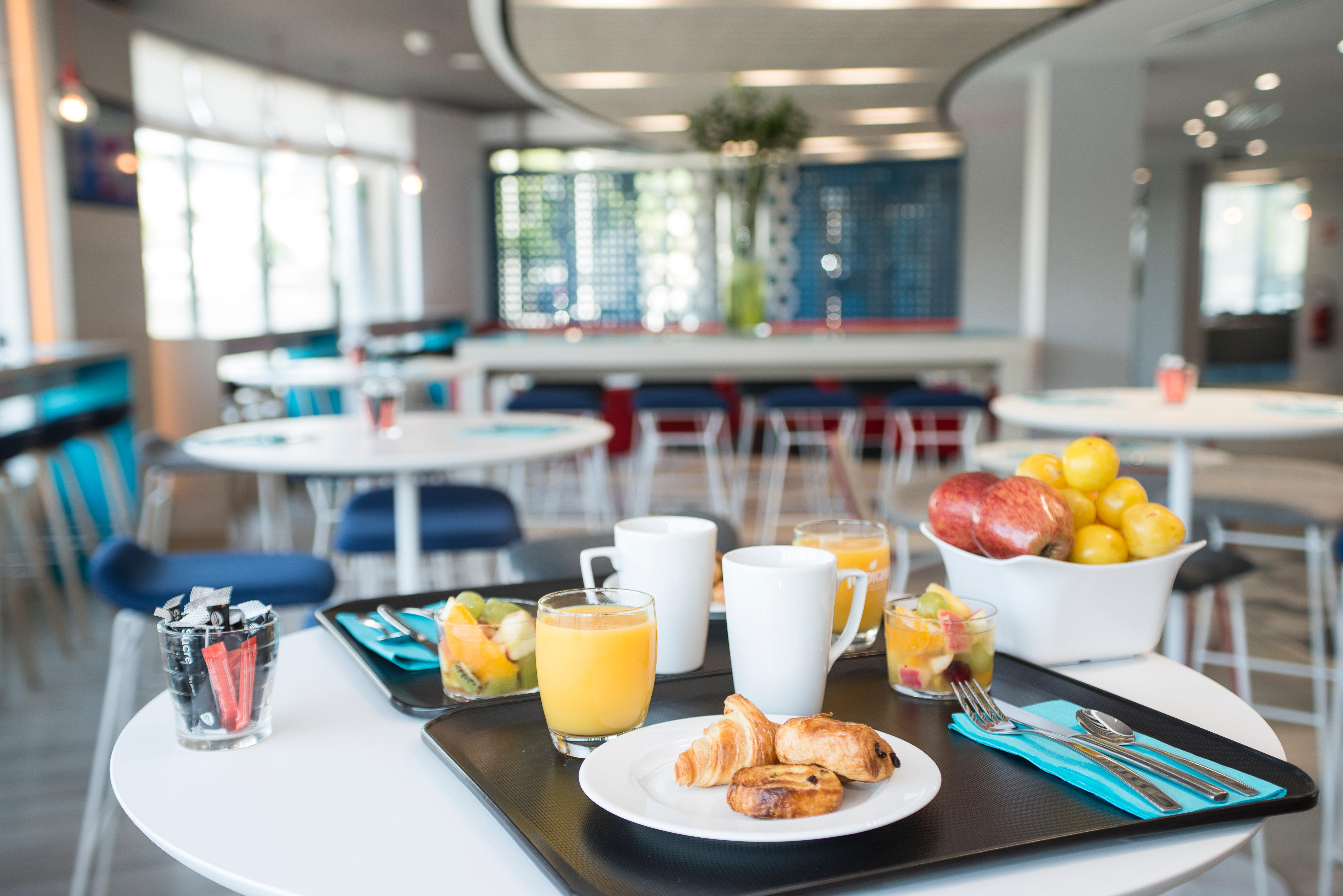 Holiday Inn Express Paris - Velizy By Ihg Екстериор снимка