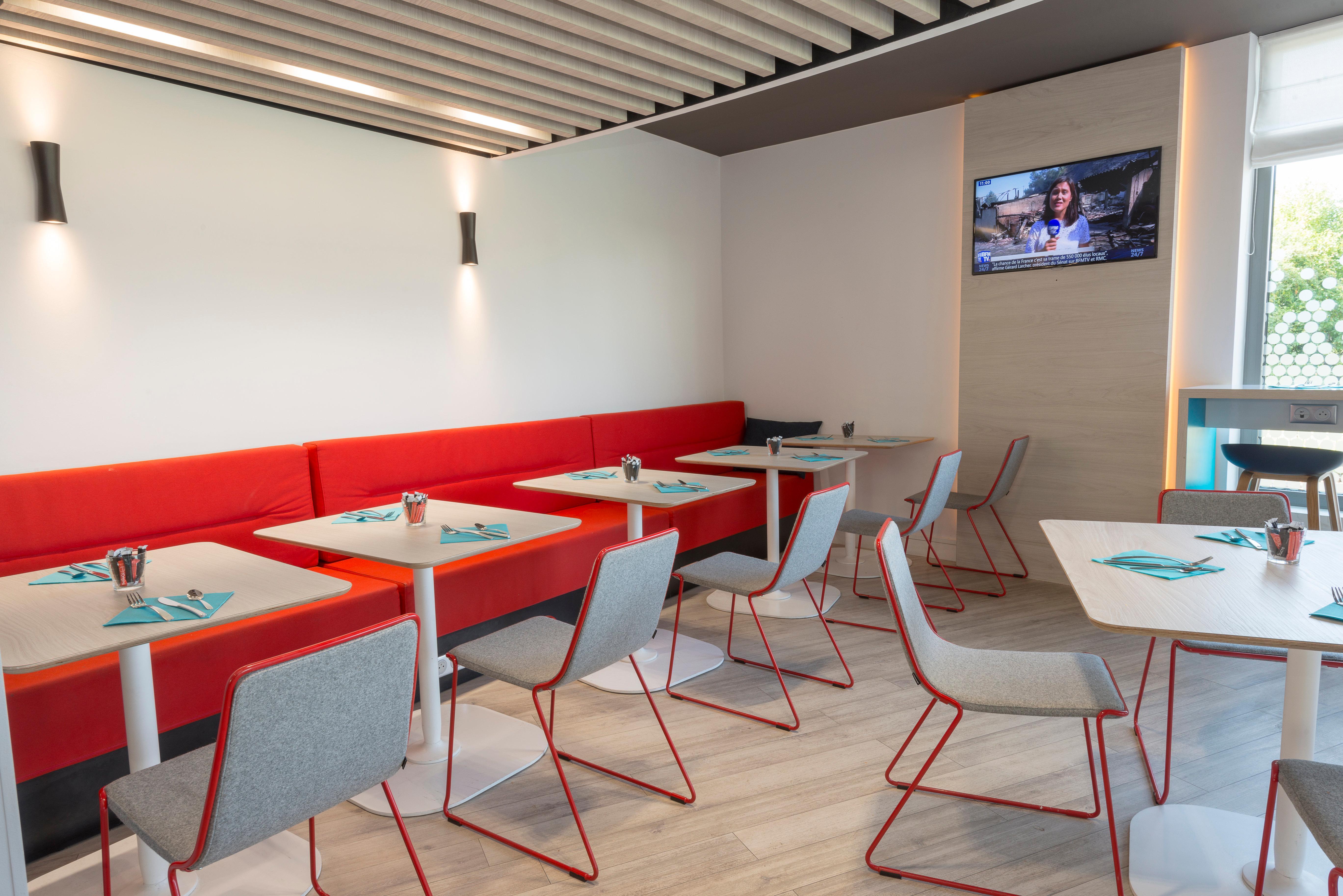Holiday Inn Express Paris - Velizy By Ihg Екстериор снимка
