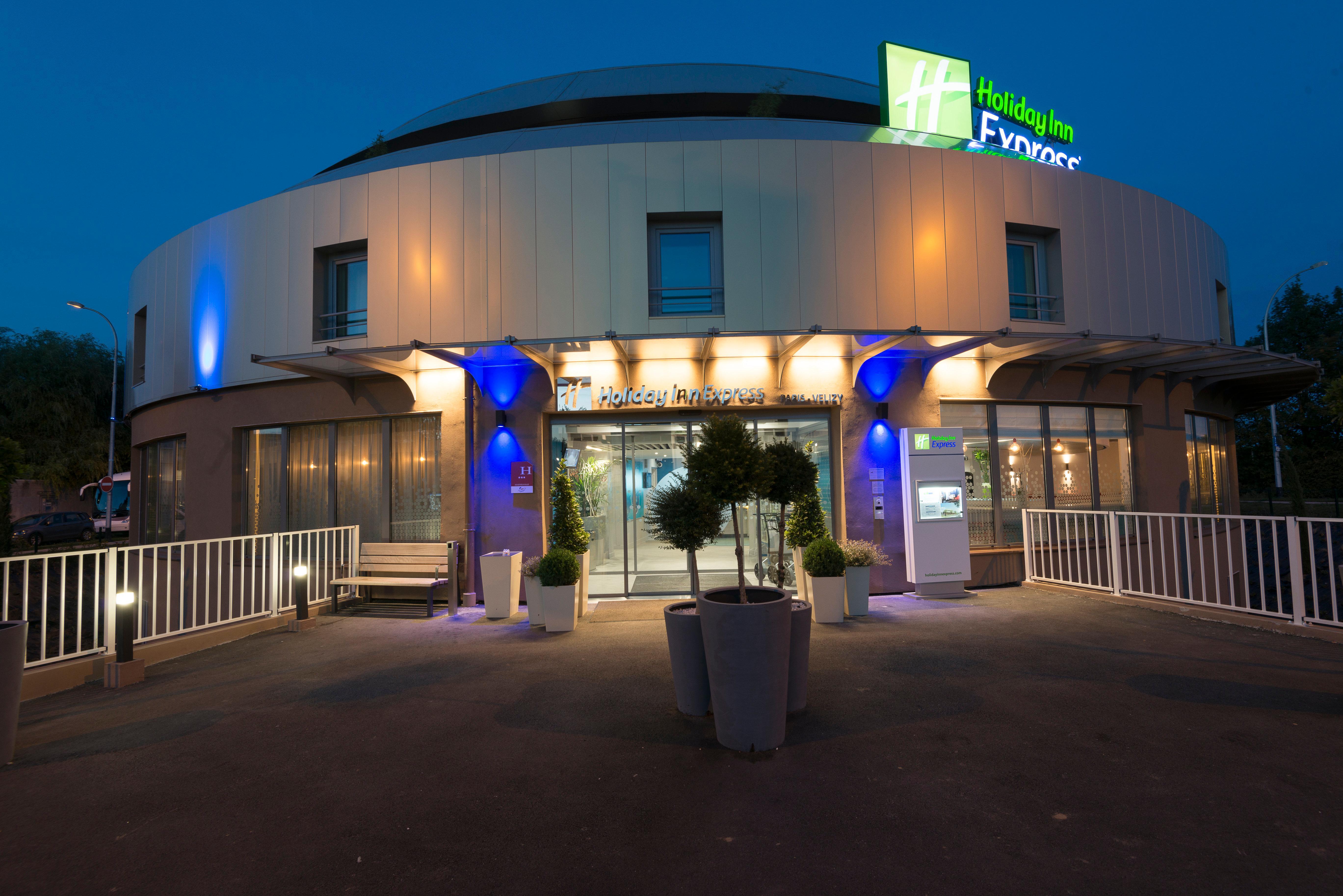 Holiday Inn Express Paris - Velizy By Ihg Екстериор снимка