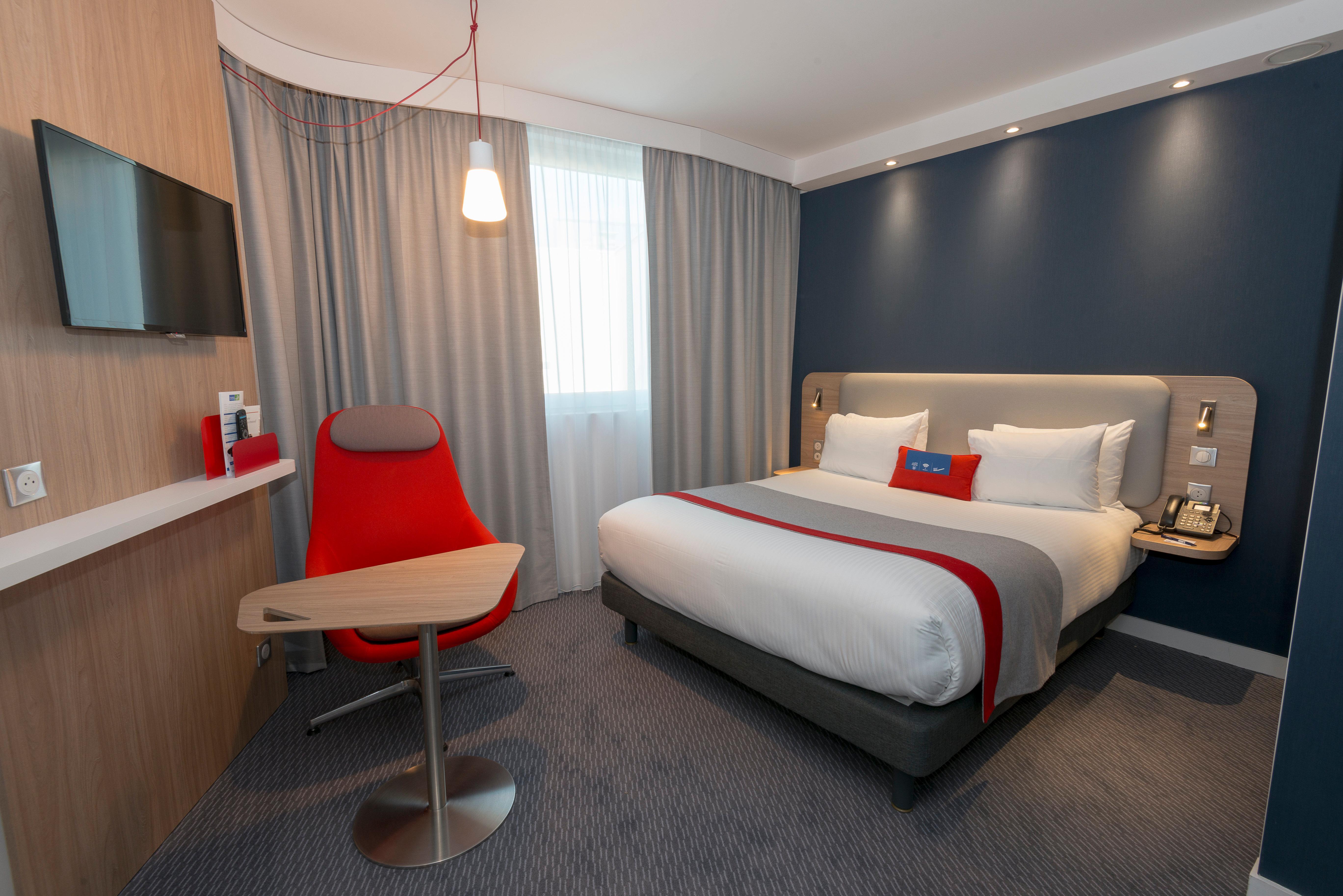 Holiday Inn Express Paris - Velizy By Ihg Екстериор снимка