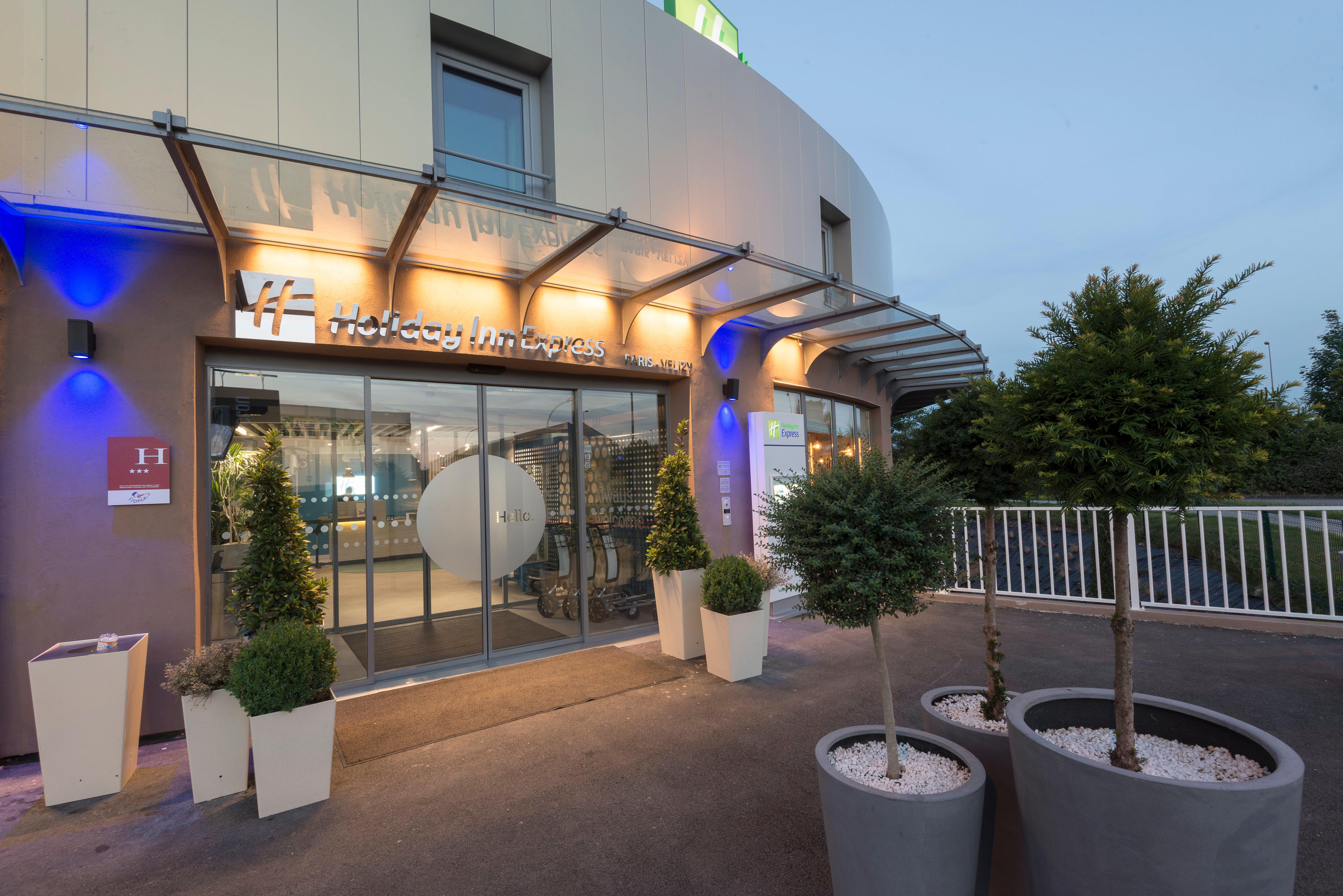 Holiday Inn Express Paris - Velizy By Ihg Екстериор снимка