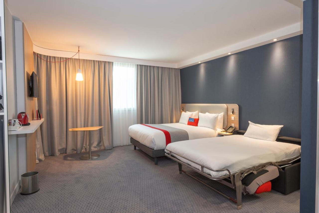 Holiday Inn Express Paris - Velizy By Ihg Екстериор снимка