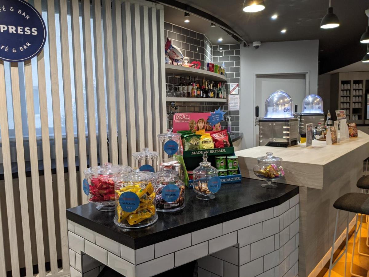 Holiday Inn Express Paris - Velizy By Ihg Екстериор снимка