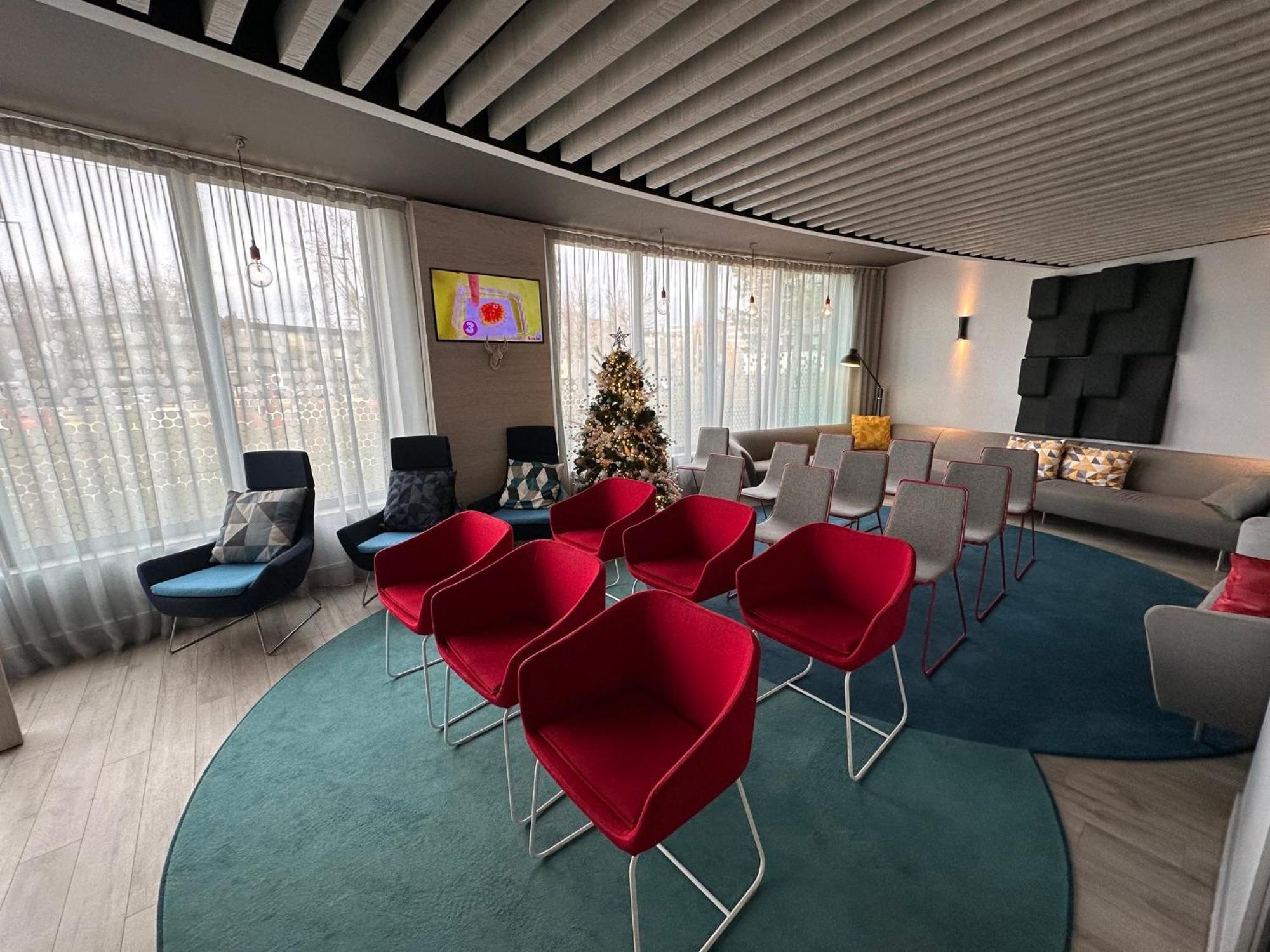 Holiday Inn Express Paris - Velizy By Ihg Екстериор снимка