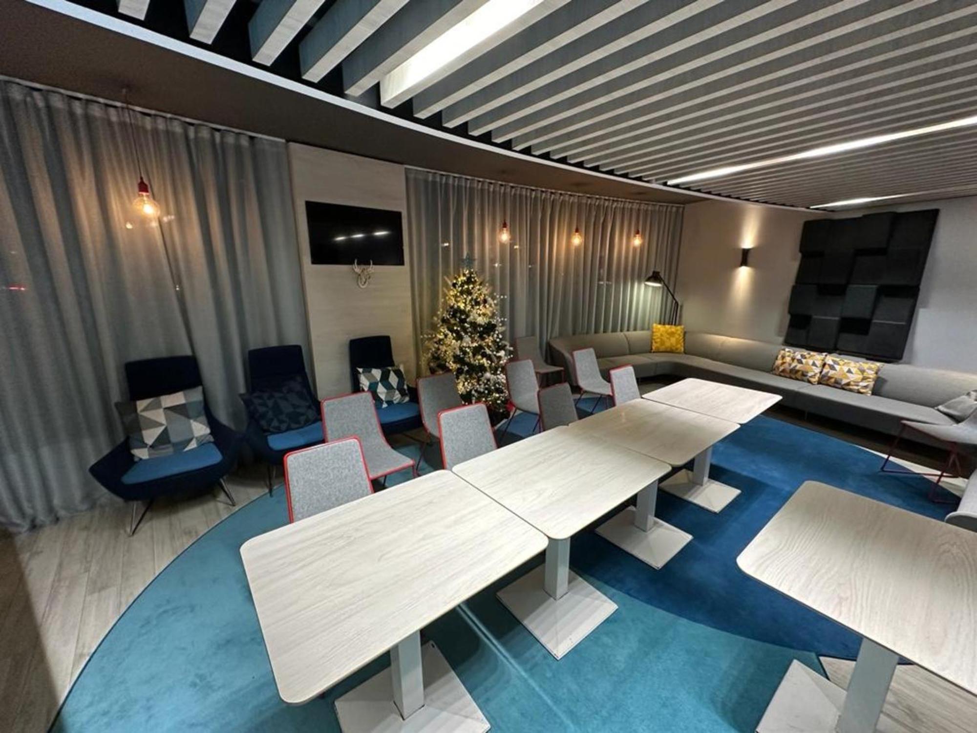 Holiday Inn Express Paris - Velizy By Ihg Екстериор снимка