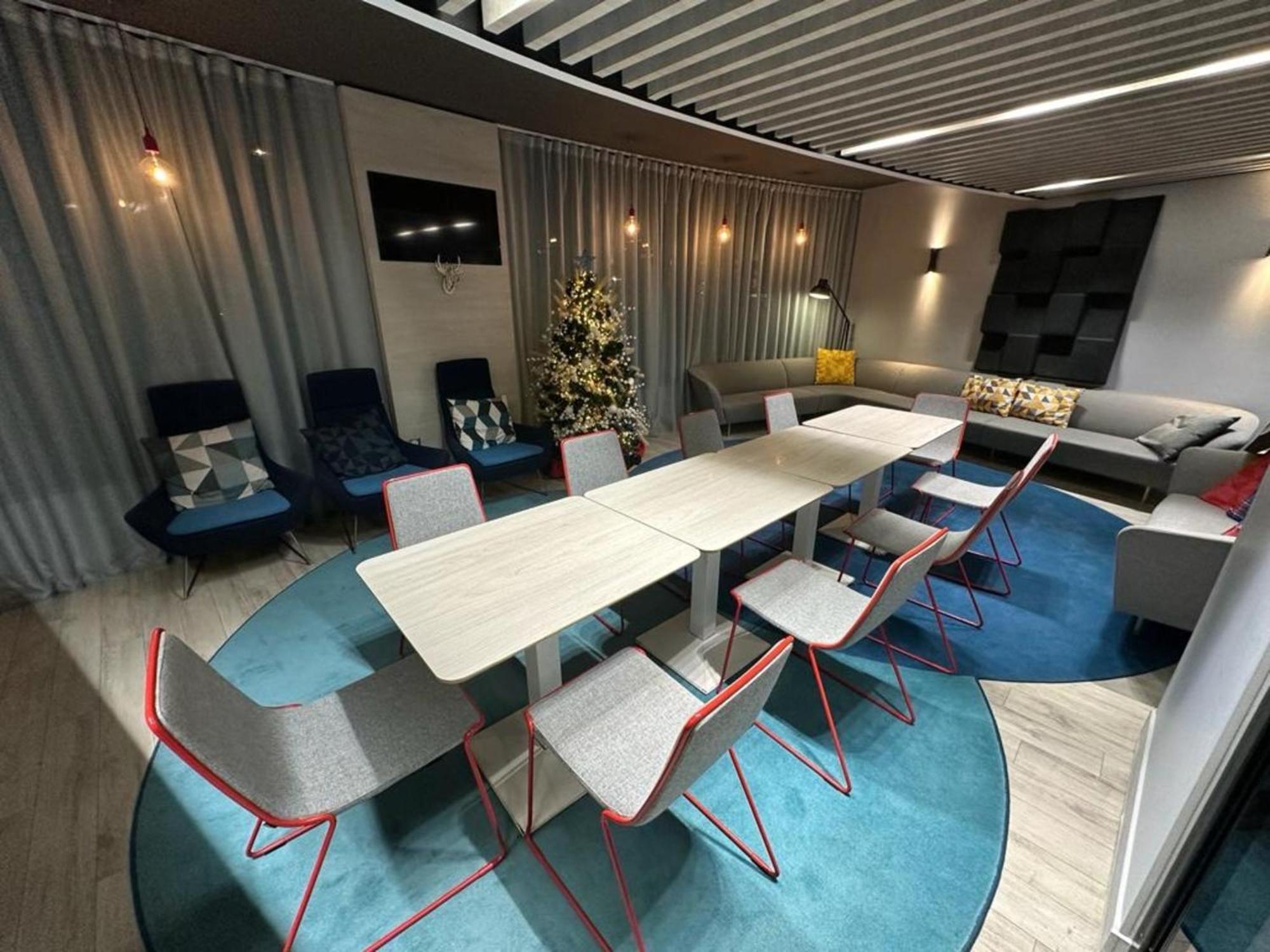Holiday Inn Express Paris - Velizy By Ihg Екстериор снимка