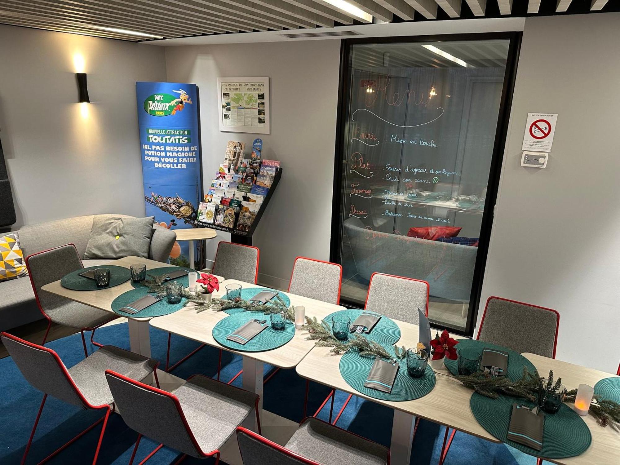 Holiday Inn Express Paris - Velizy By Ihg Екстериор снимка