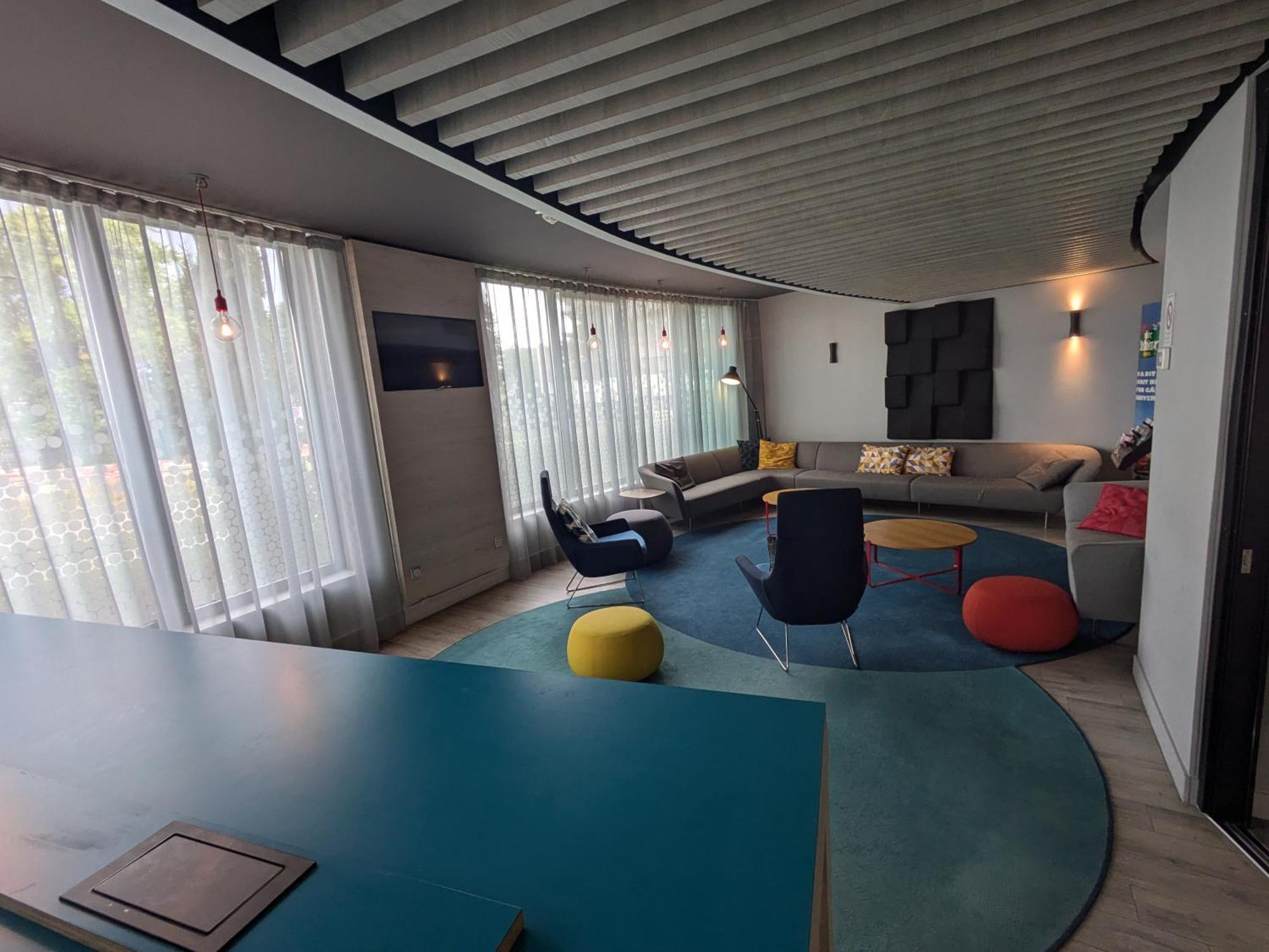 Holiday Inn Express Paris - Velizy By Ihg Екстериор снимка