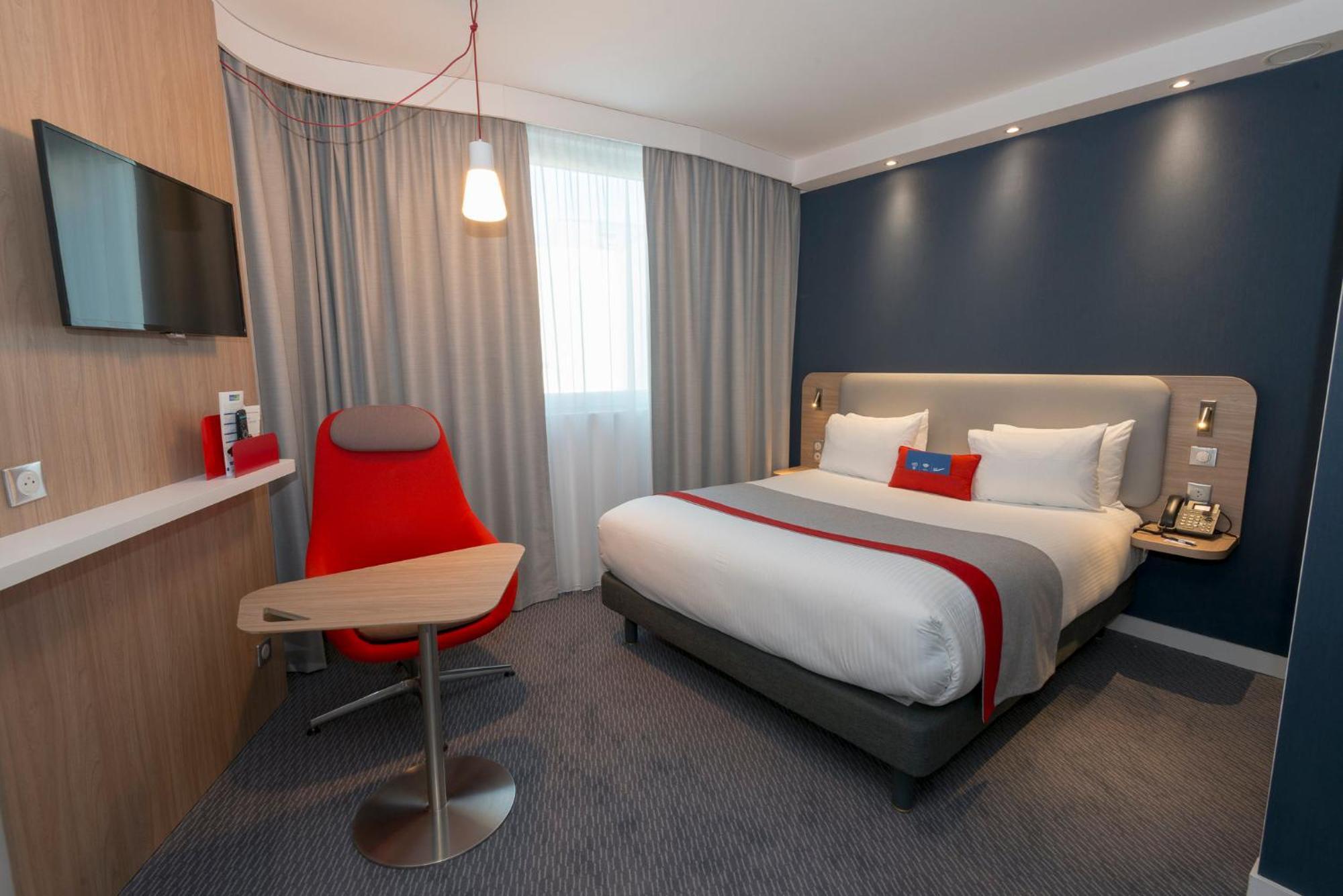 Holiday Inn Express Paris - Velizy By Ihg Екстериор снимка