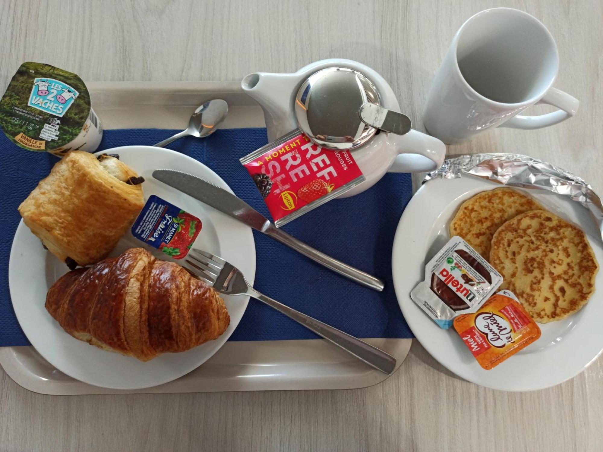 Holiday Inn Express Paris - Velizy By Ihg Екстериор снимка